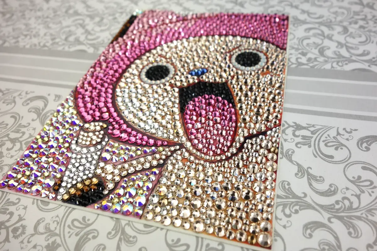 ラインストーンを使用したデコレーション作品例