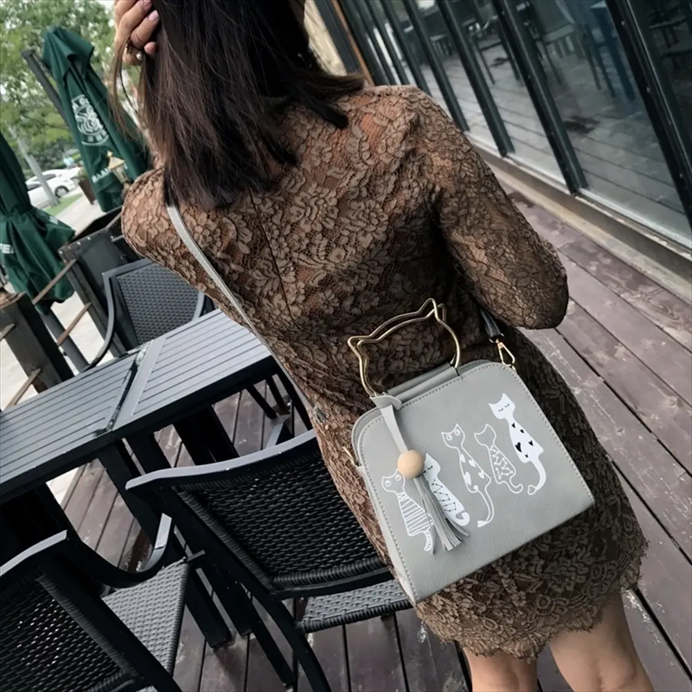 グレーバッグを着用したスタイリング