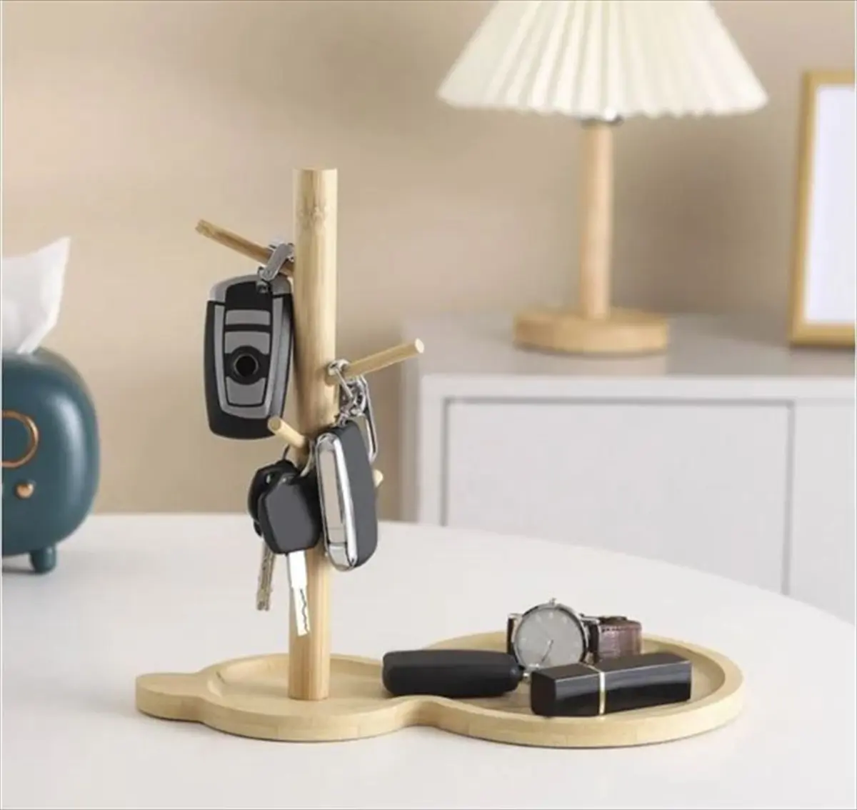 竹製キーホルダースタンドとトレイのセット使用例