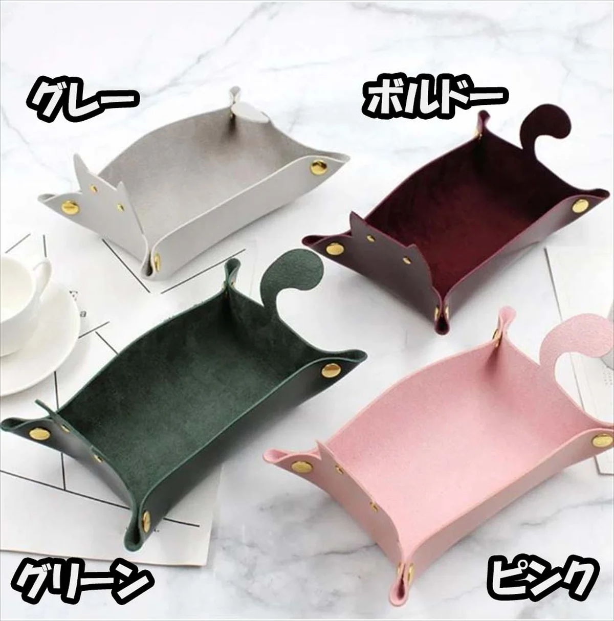 様々な色のトレイ