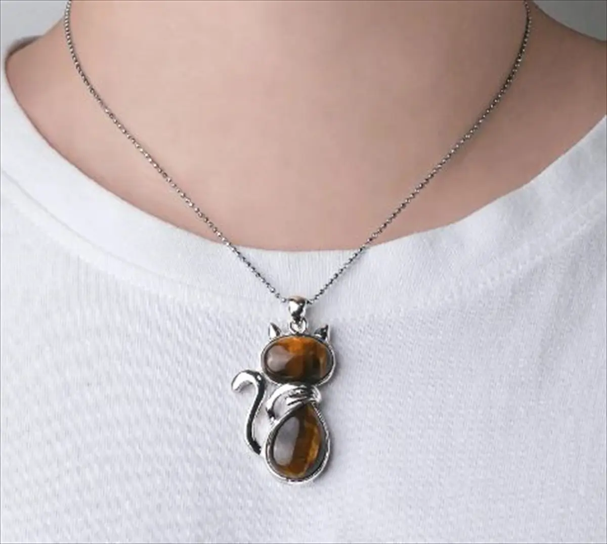 猫型天然石ネックレス 着用イメージ