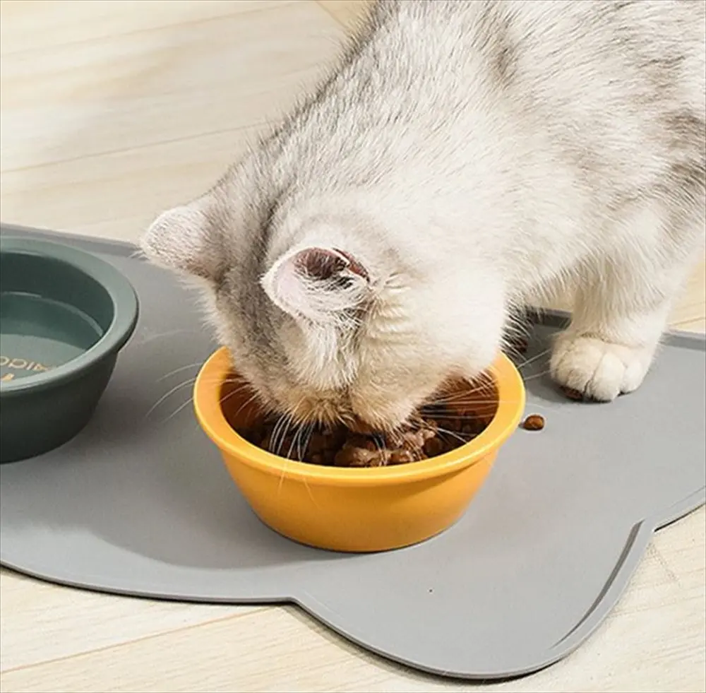 猫用シリコン食事マット グレー 使用全体像