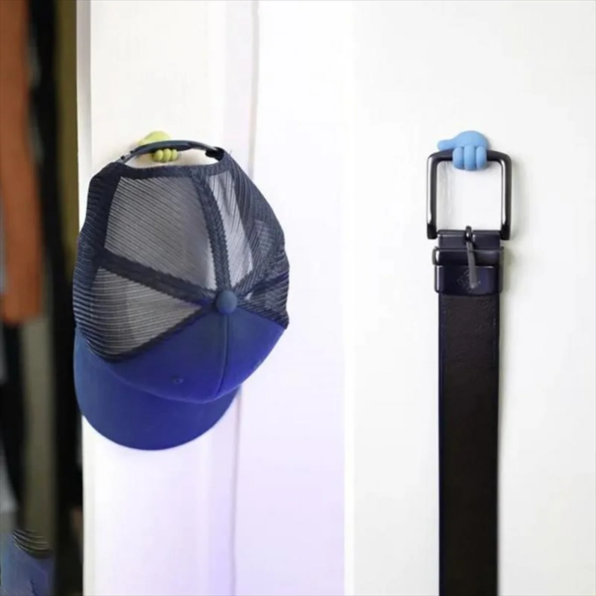 玄関での帽子・ベルト掛けに使用