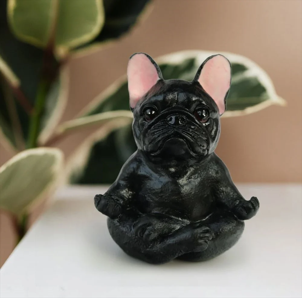 インテリアとして飾った黒フレンチブルドッグフィギュア