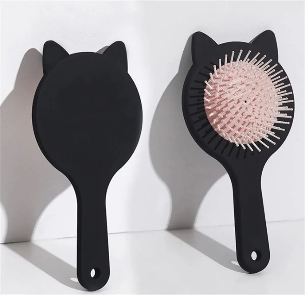 猫耳ヘアブラシ ブラックカラー 表裏