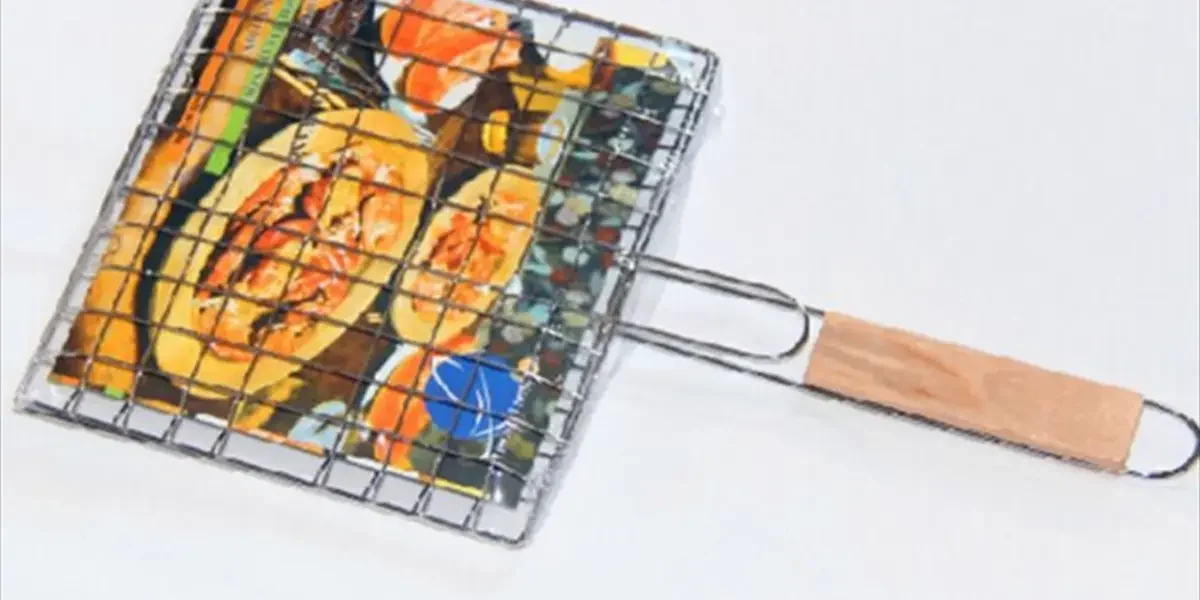 【2026年最新】両面焼きグリルバスケット1,580円で本格BBQ｜使い捨て不要の便利なアウトドア焼き網で魚も野菜も崩さず調理