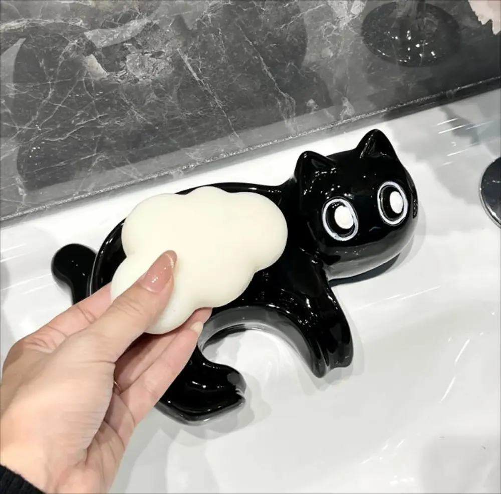 石けんを取り出す様子 使用シーン