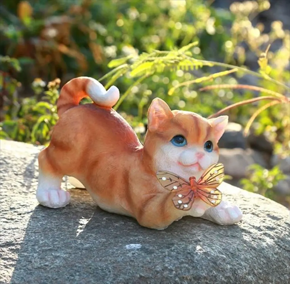 茶トラ猫のガーデン置物 正面アップ