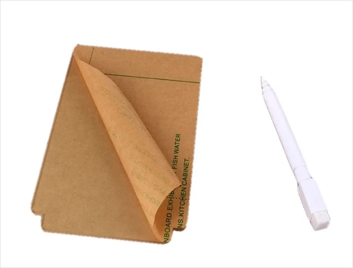 付属品：クリーニングクロスと専用ペン