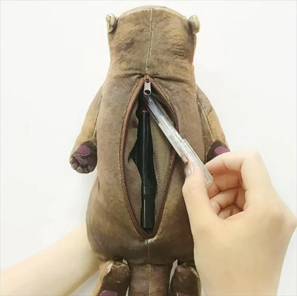 カワウソペンケース 背面ジッパー収納の様子