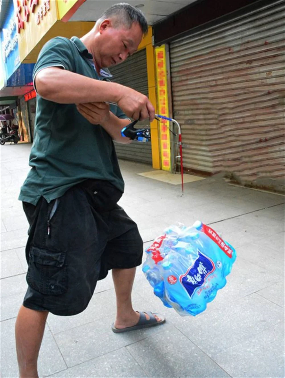 コンパクト自動フッキング釣竿の使用イメージ