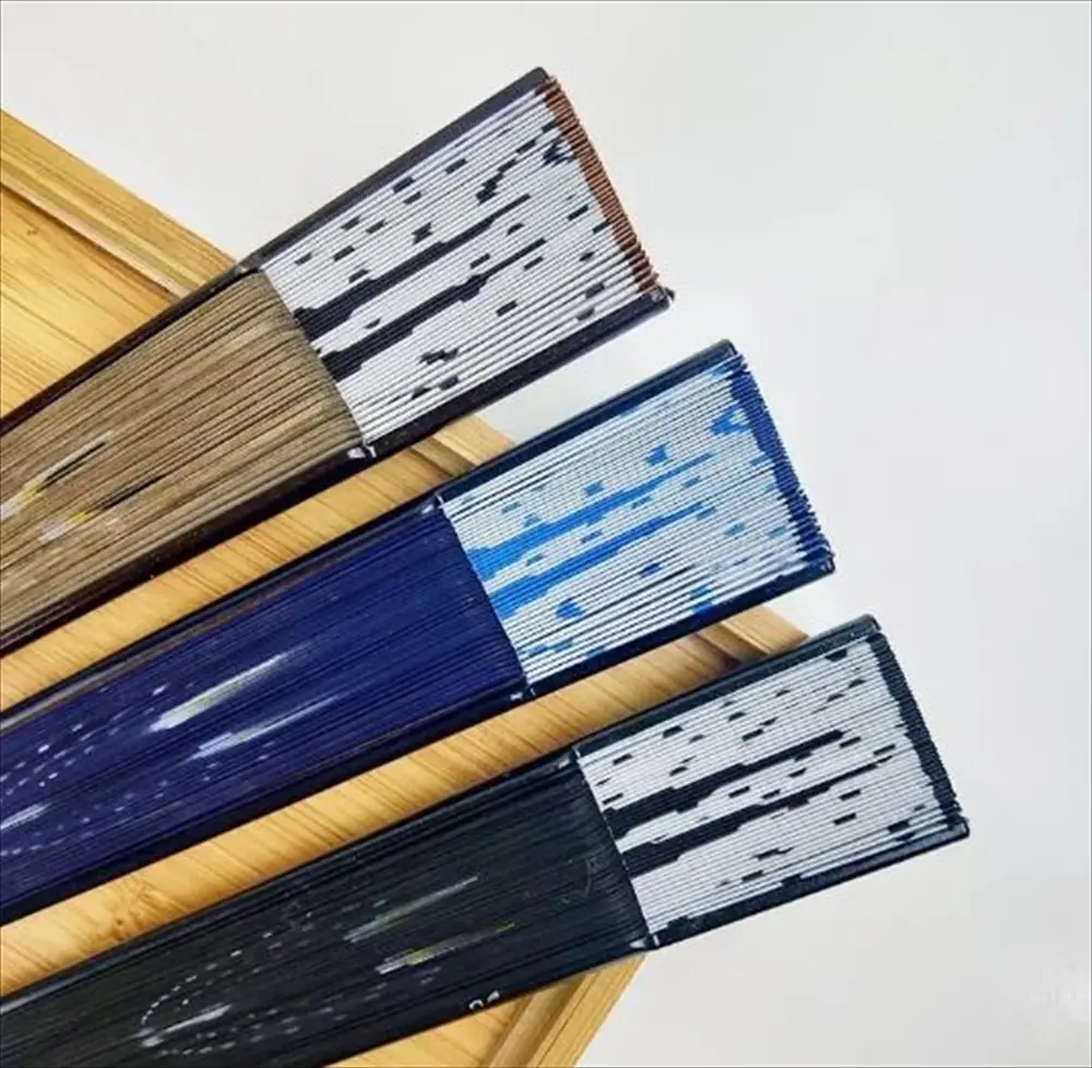 扇子の骨組み 竹 絞り染め風 細部