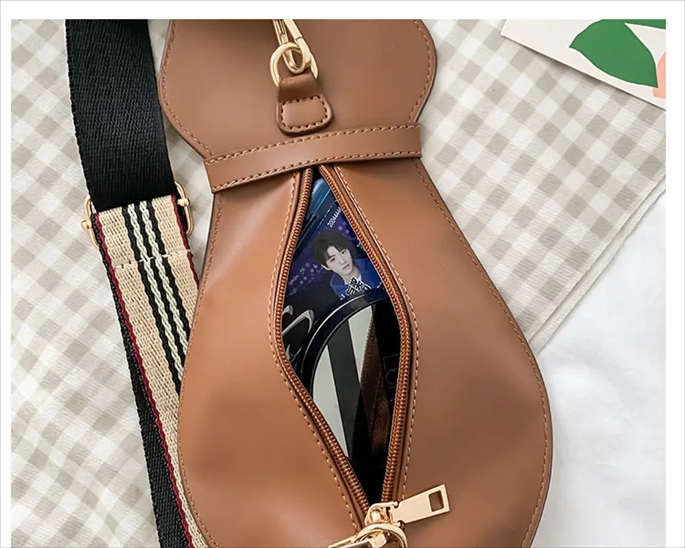 猫型バッグの内部収納スペース