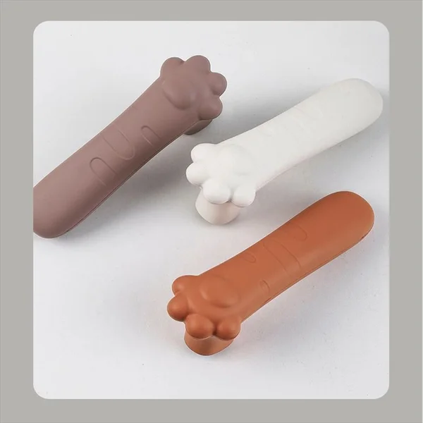 猫の肉球デザインドアのハンドルカバー｜静電気防止シリコン製でおしゃれ＆実用的