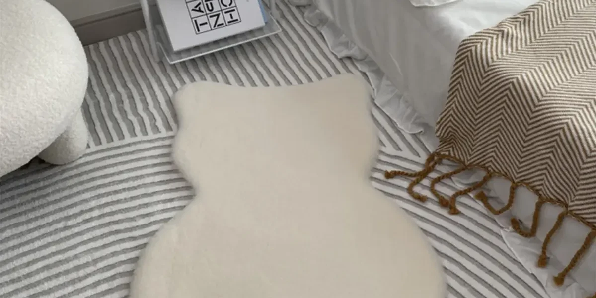 猫型ラグでお部屋をかわいくイメチェン！ふわふわもこもこのねこシルエットラグ全色レビュー【楽天】