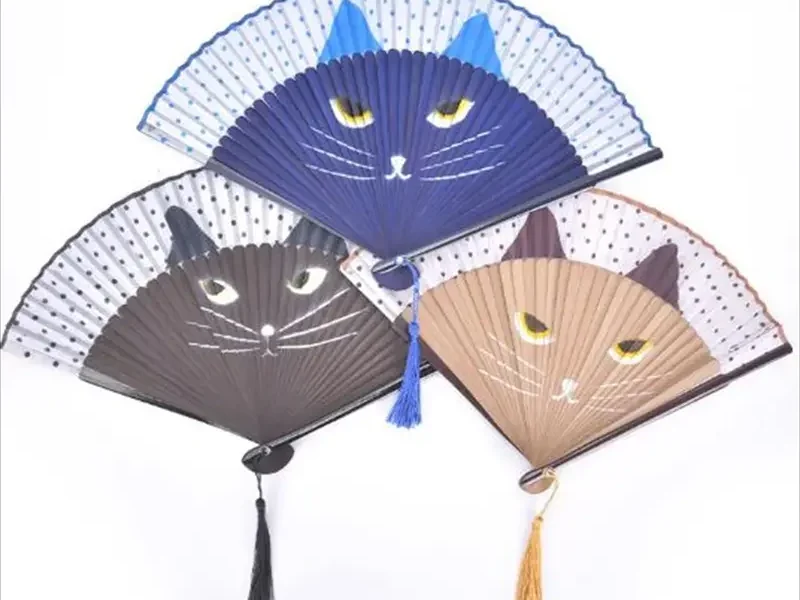 【猫顔扇子】和柄×ポップデザインのタッセル付き扇子｜夏の携帯グッズ・猫好きへの贈り物・和雑貨好きにもおすすめ【楽天市場】