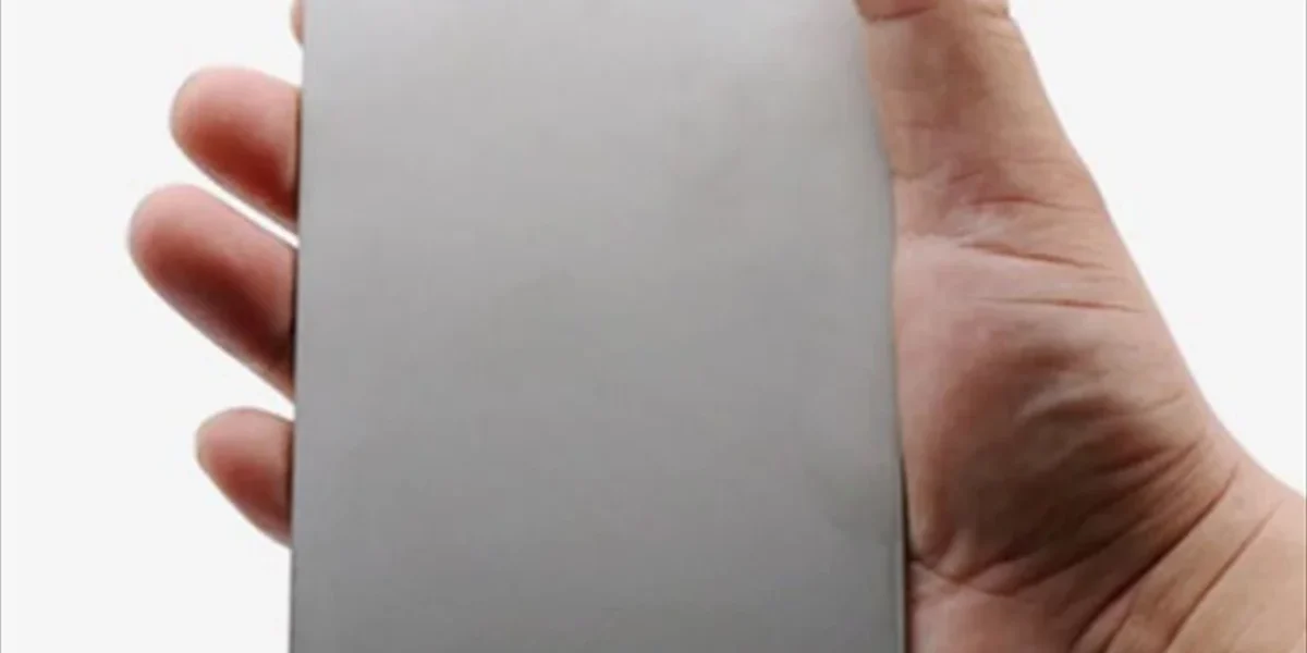 【2025年最新】チタン製まな板でソロキャンプが変わる！わずか85gの多機能プレートで調理効率アップ｜焼き台・テーブルにも使える3WAY仕様