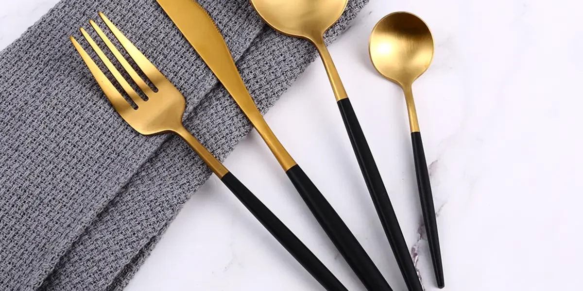 【送料無料1,999円】おしゃれなカトラリーセット4点｜北欧風ステンレス製・全16色展開のナイフ・フォーク・スプーンセット