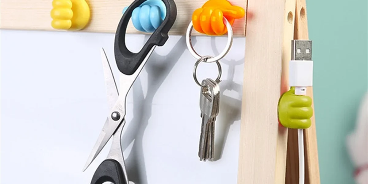 【10個セット999円・穴あけ不要】親指型マルチフッシリコンク壁掛け収納｜ケーブル整理や鍵掛けに使える便利グッズを徹底紹介