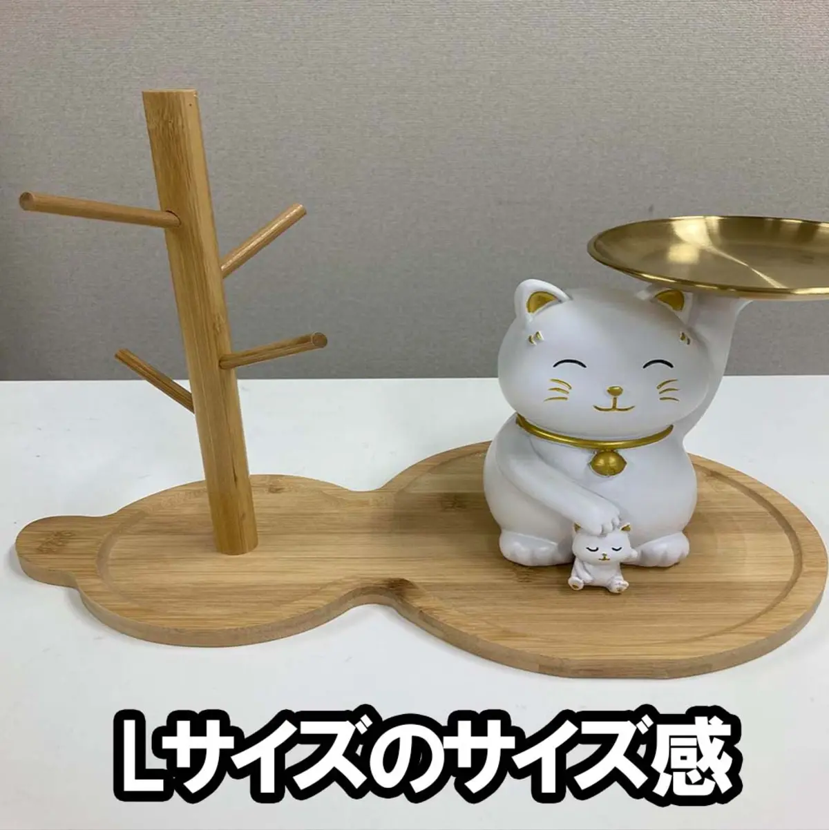 竹製スタンドとトレイのシンプルな外観