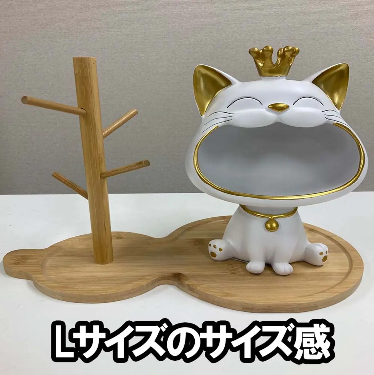 寝室のサイドテーブルでの使用例 - 時計と鍵の収納