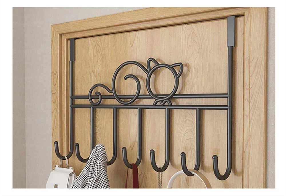 ドアにバッグを掛けて使用している様子