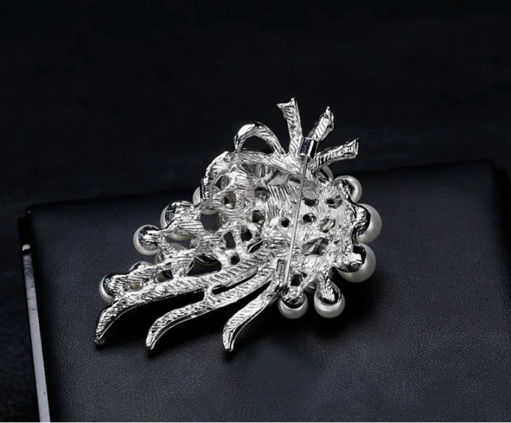 パールブローチ 裏面 ピン式留め具の詳細