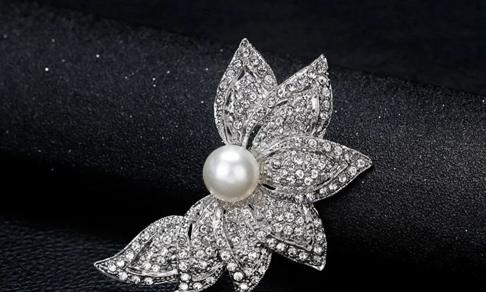 パール＆ラインストーン フラワーブローチ｜コサージュ・スカーフリングとしても使えるシルバーアクセサリー