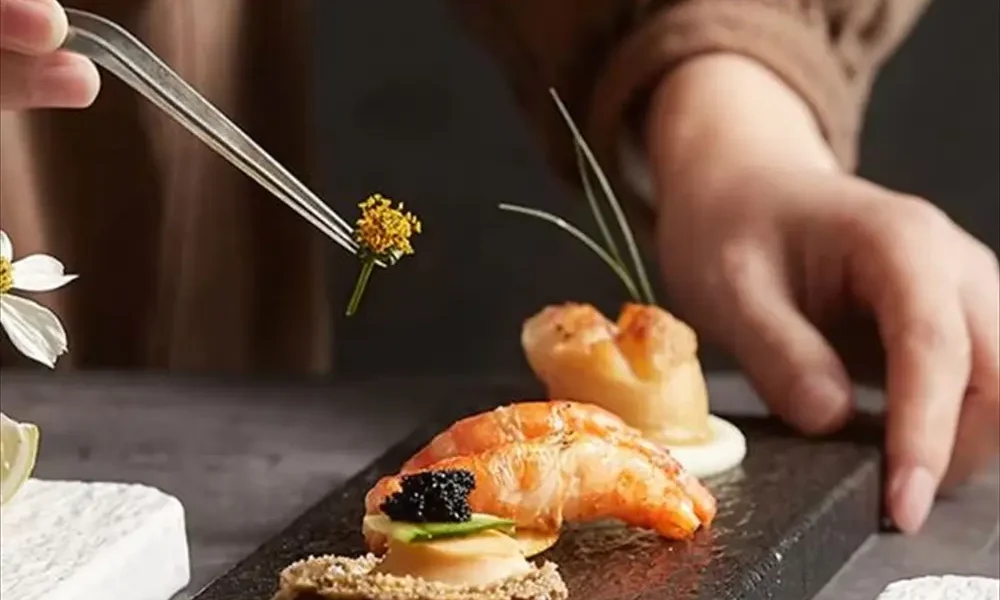 岩石風スレートプレートで食卓を格上げ｜プロ仕様のロングサービングボード2サイズ展開・税込1,780円から1,980円で楽天にて販売中