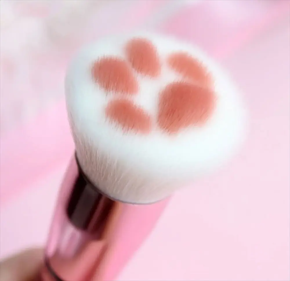 猫の肉球デザインブラシ 毛先クローズアップ