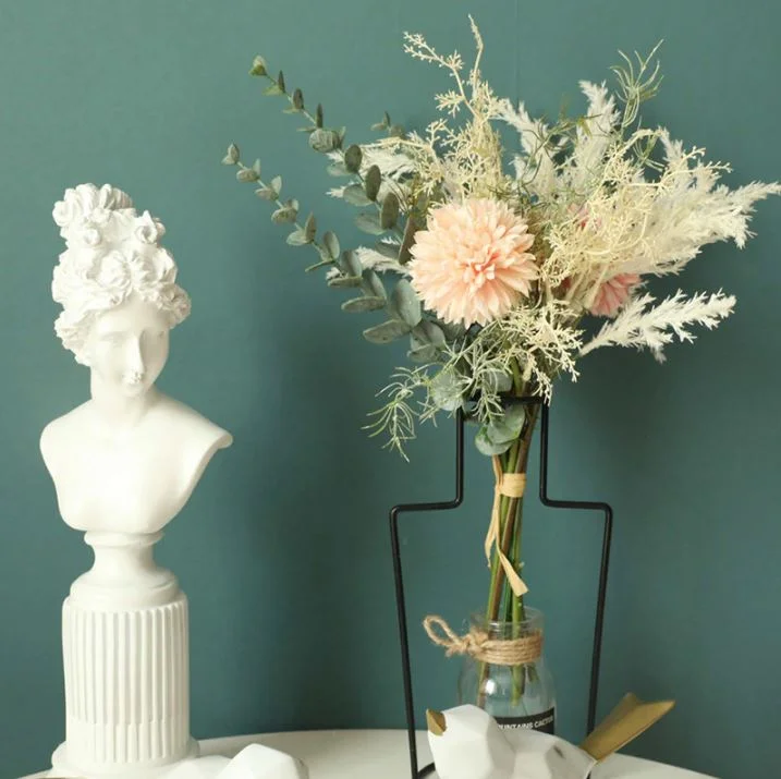 プリザーブドフラワー風造花ブーケをアイアンスタンドに飾ったスタイリング