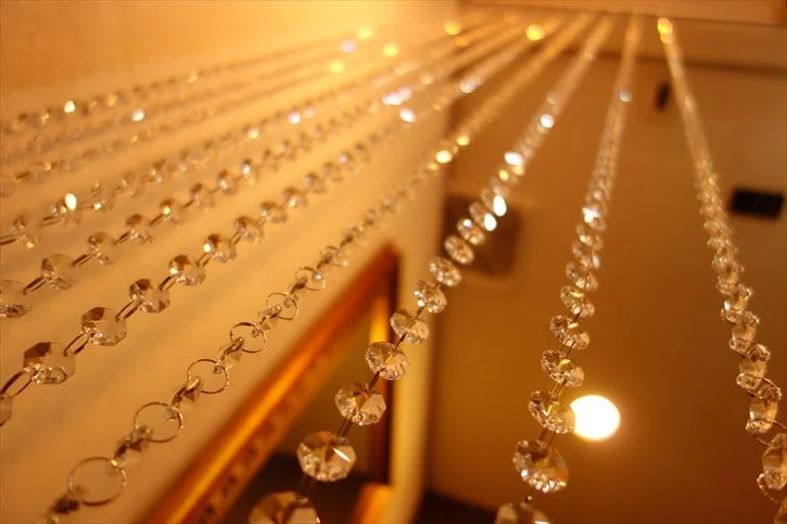 クリスタルビーズカーテン 天井からの吊り下げ例