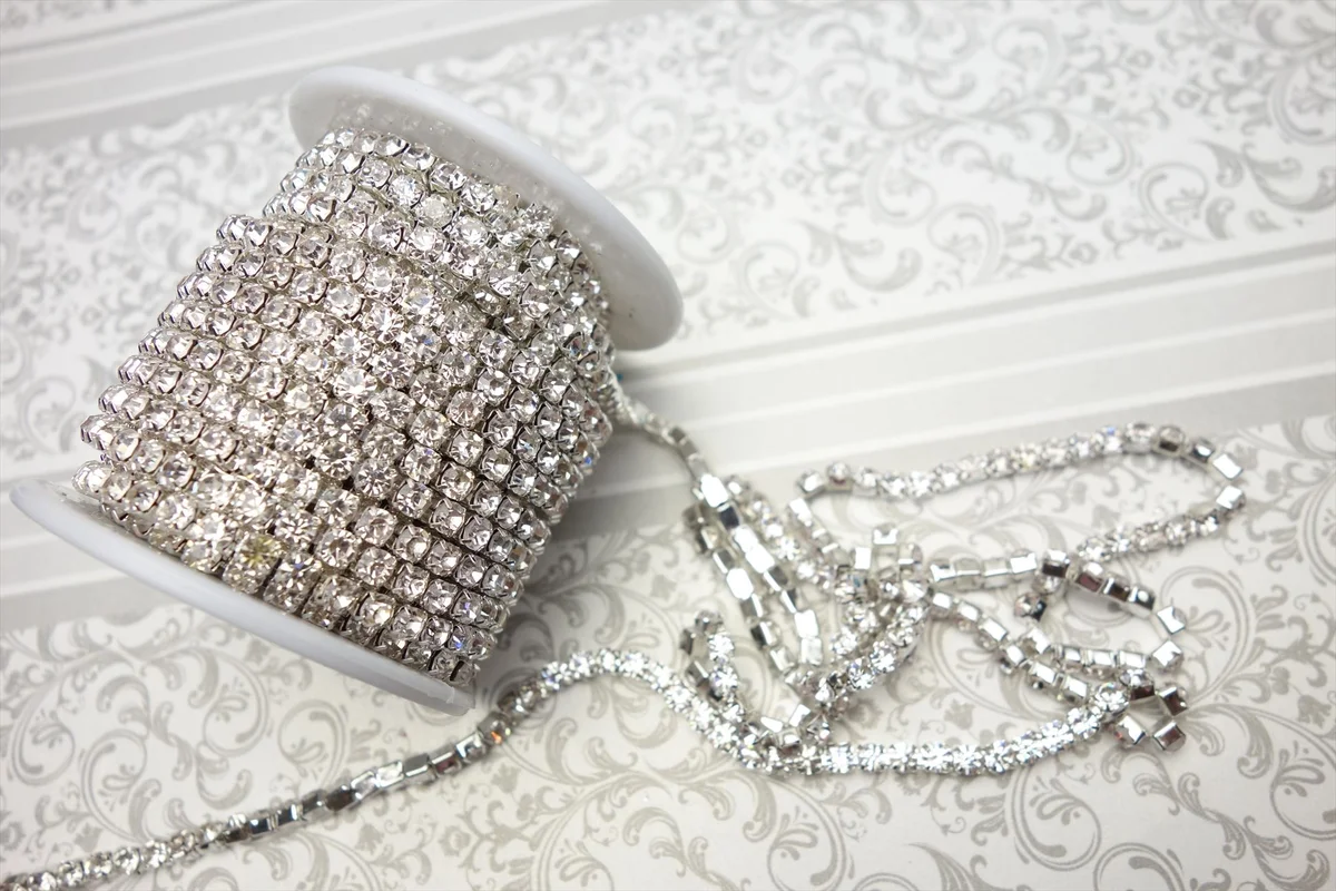 ラインストーンチェーン シルバー台座 チェーン解き状態