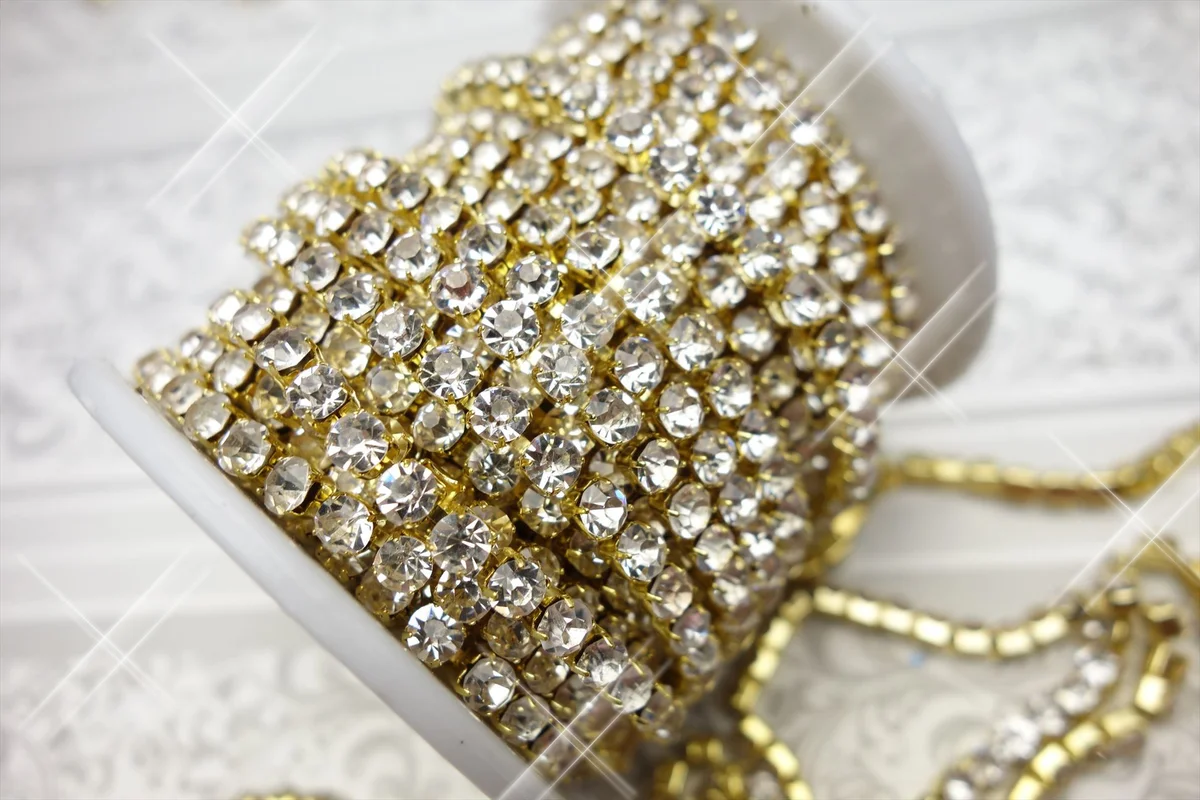 ラインストーンチェーン ゴールド台座 クローズアップ