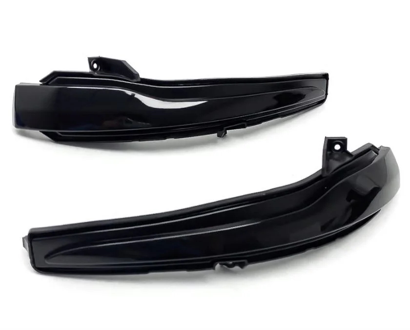 消灯時のスモークレンズ外観