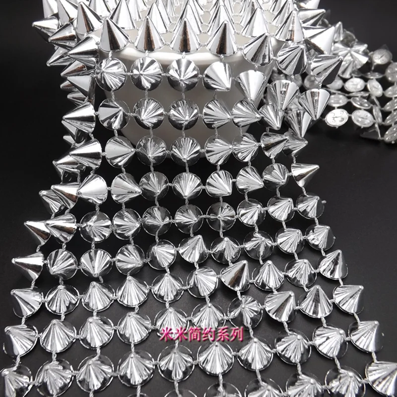 スタッズ 円錐コーン ゴールド 拡大