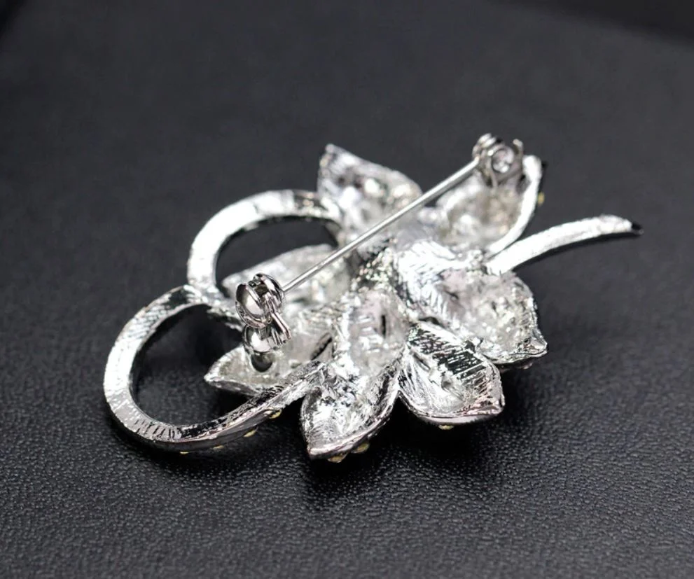 フラワーブローチ 裏面・ピン