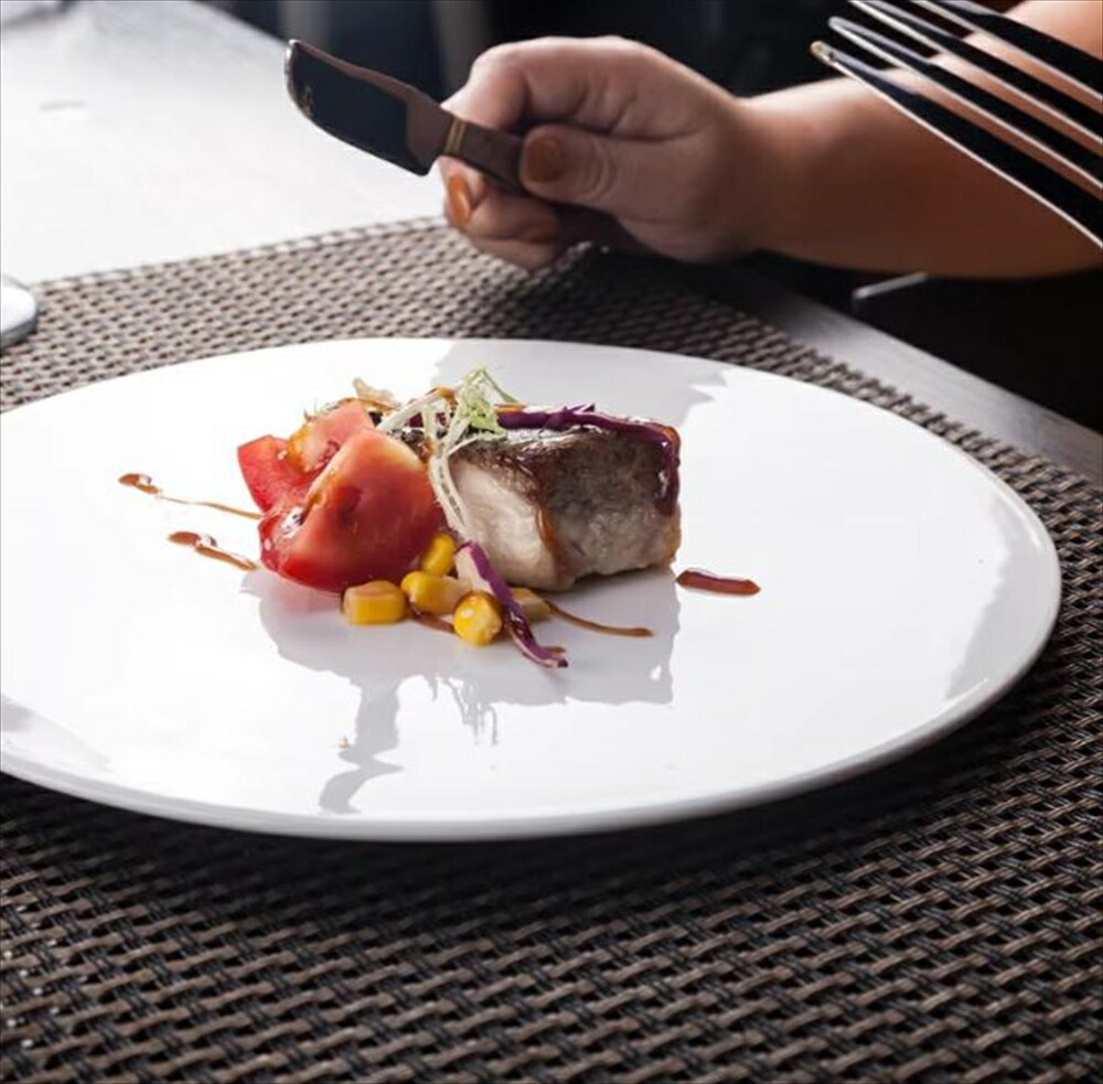 白い丸皿 使用イメージ