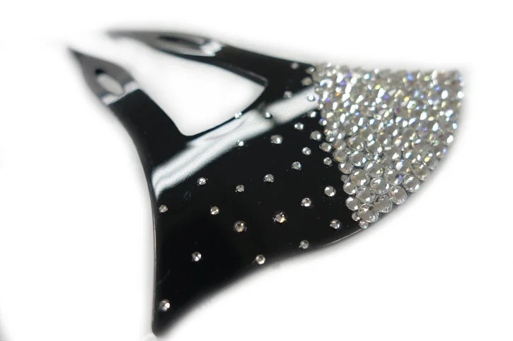 バチ型かんざし ラインストーン1 全体像