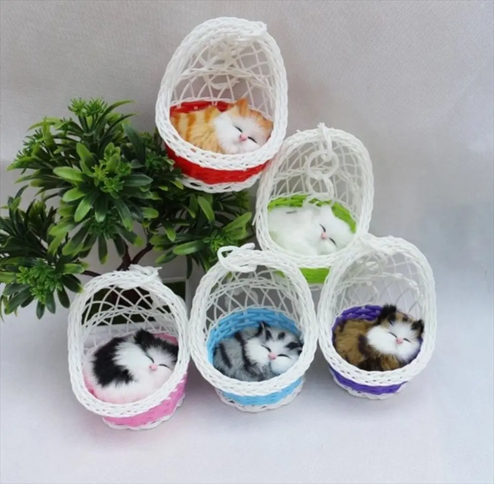 バスケット入り眠る猫ぬいぐるみ 別アングル