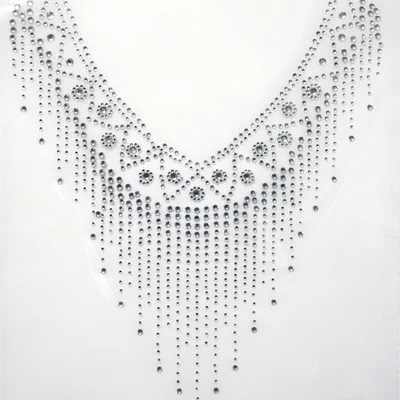 襟元ラインストーンシート（ホットフィックス）でドレス・衣装をアイロン接着で手軽にデコレーション