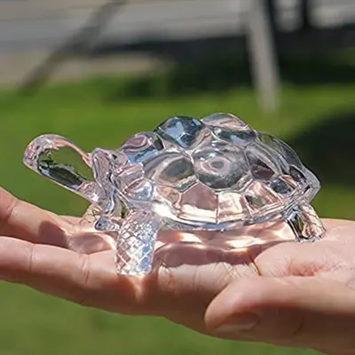 クリスタルガラスの亀置物｜透明感と存在感を兼ね備えたインテリア雑貨・縁起物ギフトにも