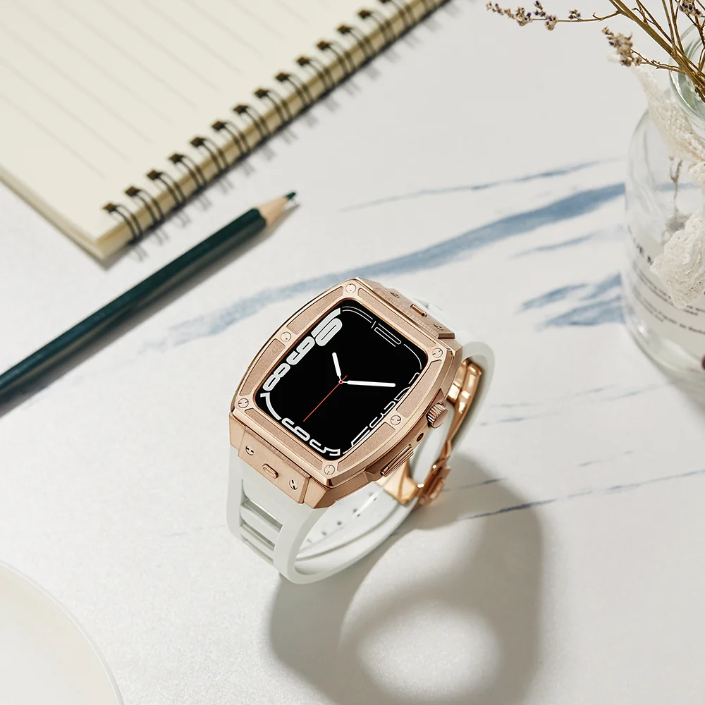 Apple Watch互換バンドケース 男性着用シーン