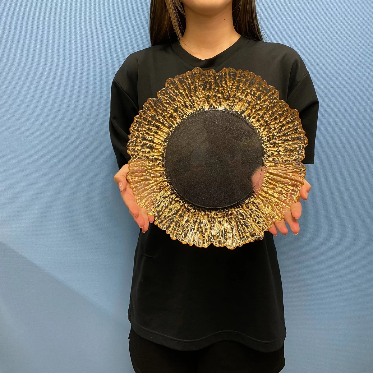 ガラス大皿 持った様子 サイズ感